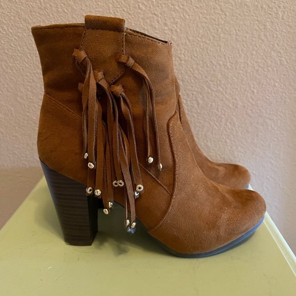 Suede Western Style Boots - Picture 2 of 3